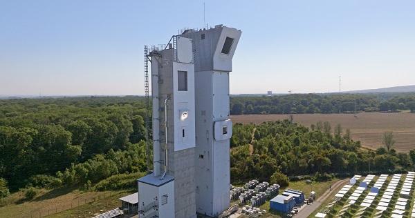 3D solar tower and mirror field